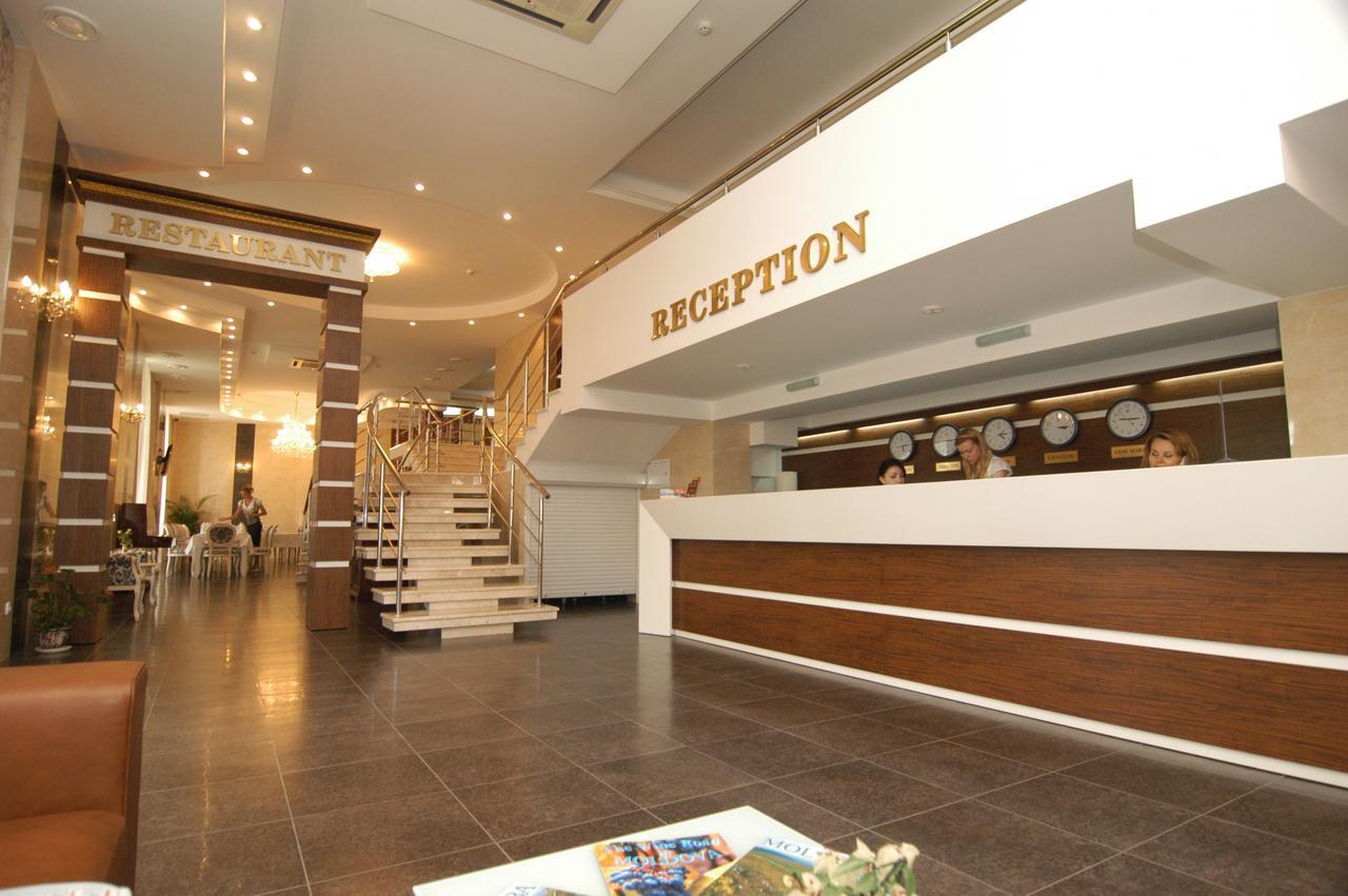 Manhattan Hotel&Restaurant Kischinau Exterior foto